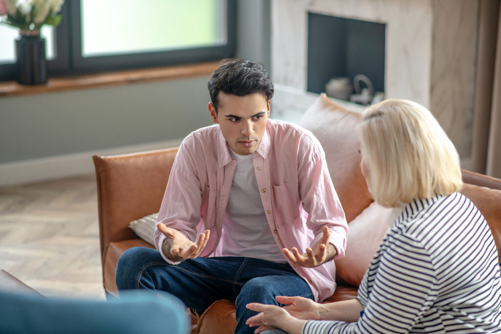 a person talks to a therapist during new jersey opiate addiction treatment
